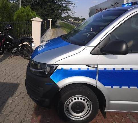 Policyjny pościg ulicami Brzezin. Kierowca motocykla popełnił kilkadziesiąt wykroczeń, za które otrzymałby 145 punktów karnych