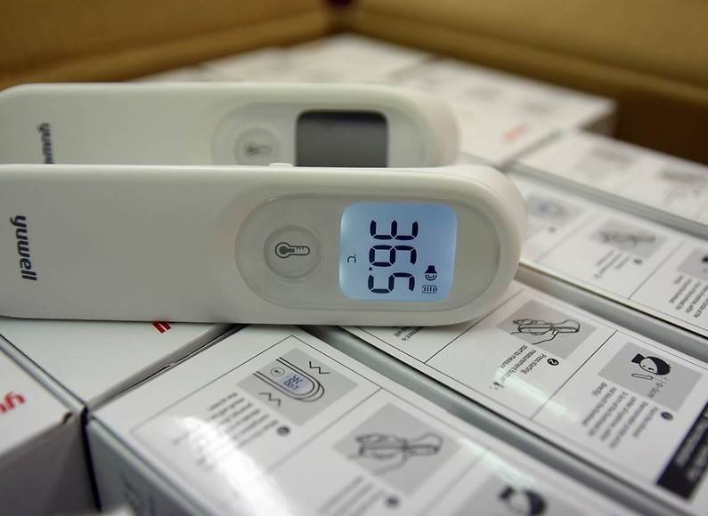 Kilkadziesiąt nowych termometrów już "pracuje" w skierniewickich szkołach