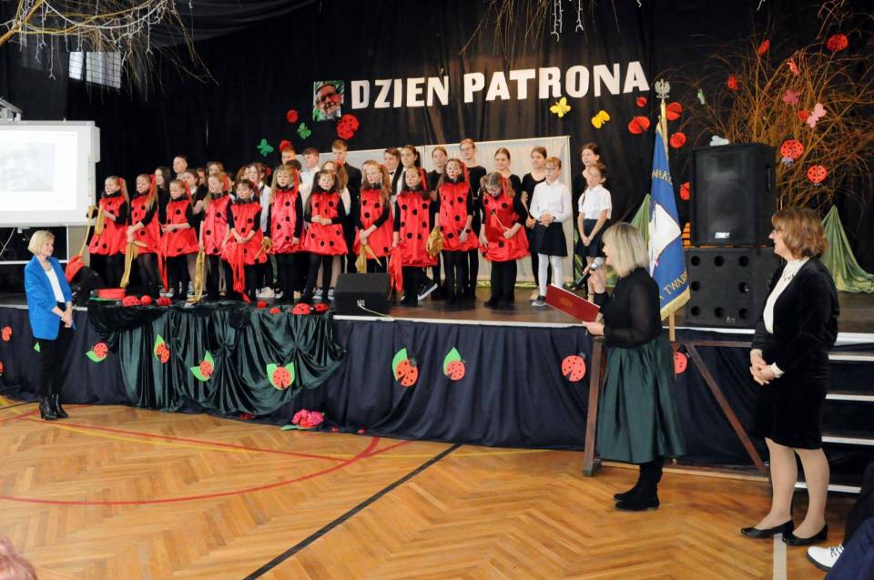 Społeczność Szkoły Podstawowej w Makowie świętowała Dzień Patrona